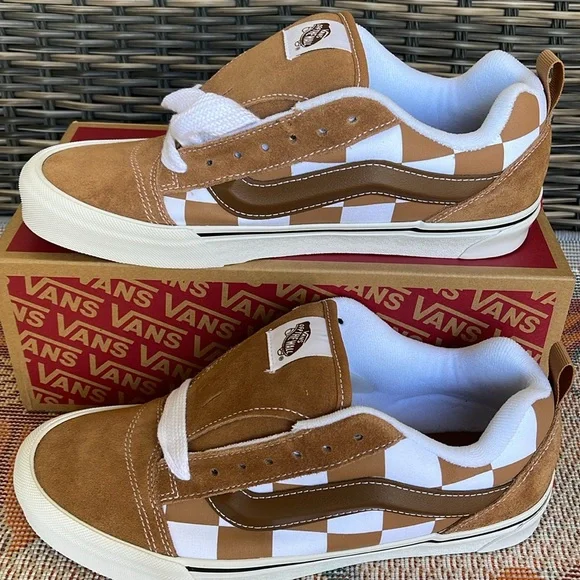 Vans Men’s Knu Skool Mega Check Brown
VN000CRPBRO
Sneakers - Picture 2 of 16